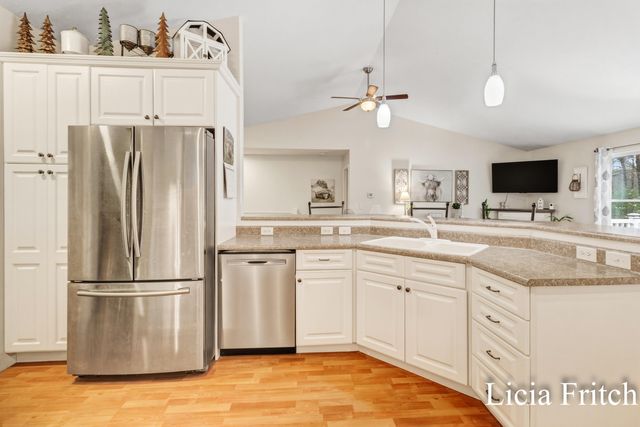 1527 W Addison Way, Laketon Twp, MI 49445
