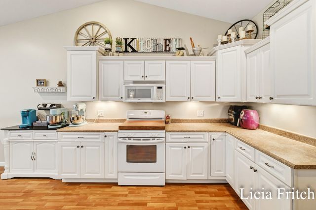 1527 W Addison Way, Laketon Twp, MI 49445