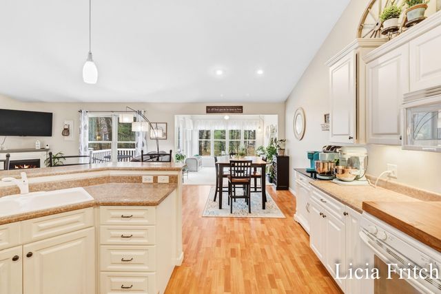 1527 W Addison Way, Laketon Twp, MI 49445