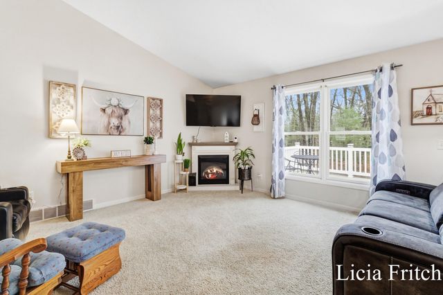 1527 W Addison Way, Laketon Twp, MI 49445