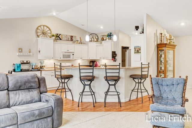 1527 W Addison Way, Laketon Twp, MI 49445