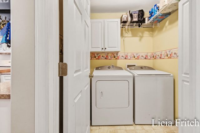 1527 W Addison Way, Laketon Twp, MI 49445