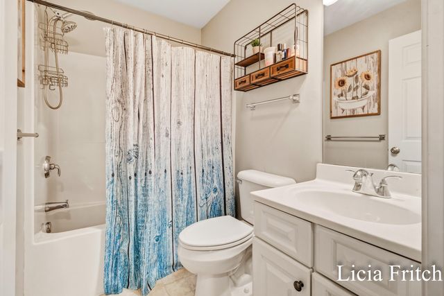 1527 W Addison Way, Laketon Twp, MI 49445