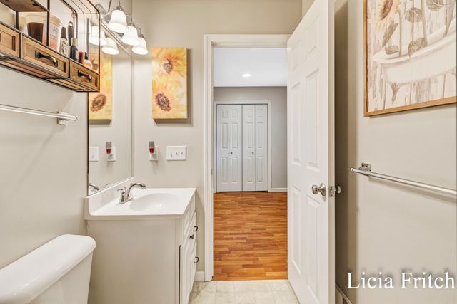 1527 W Addison Way, Laketon Twp, MI 49445