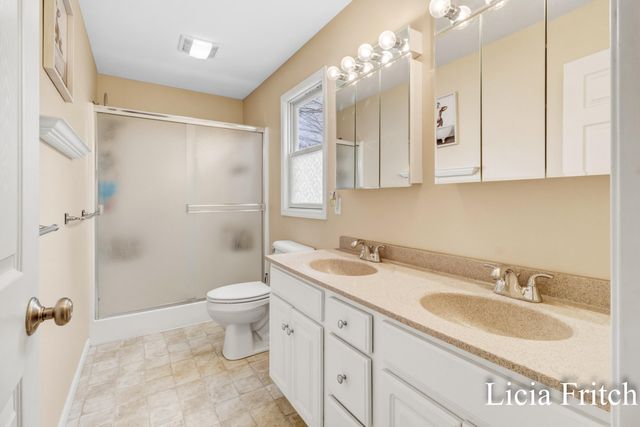 1527 W Addison Way, Laketon Twp, MI 49445