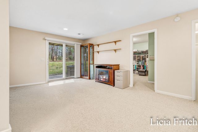 1527 W Addison Way, Laketon Twp, MI 49445