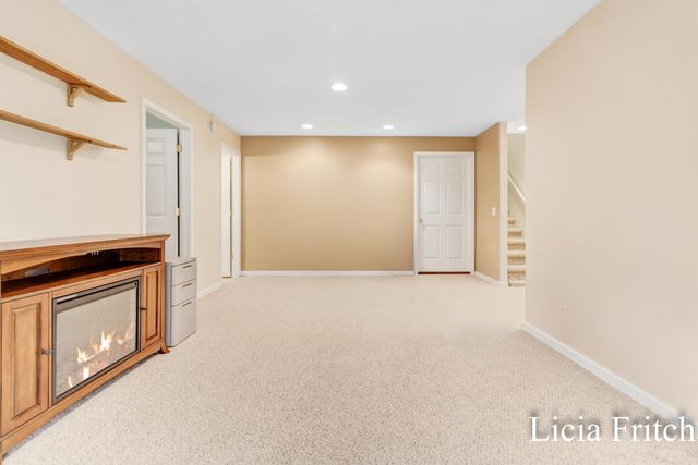 1527 W Addison Way, Laketon Twp, MI 49445