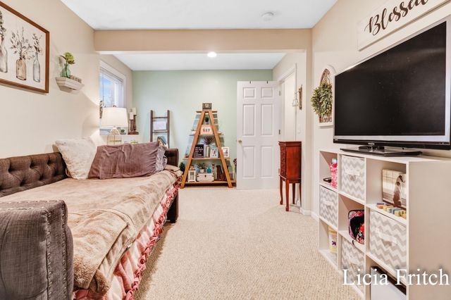 1527 W Addison Way, Laketon Twp, MI 49445