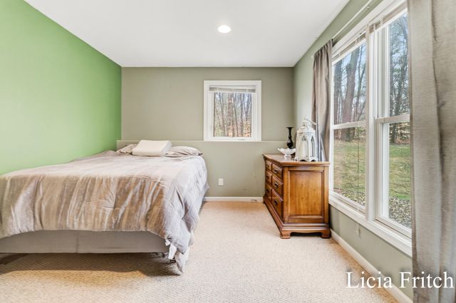 1527 W Addison Way, Laketon Twp, MI 49445