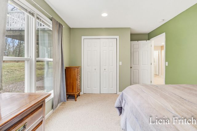 1527 W Addison Way, Laketon Twp, MI 49445