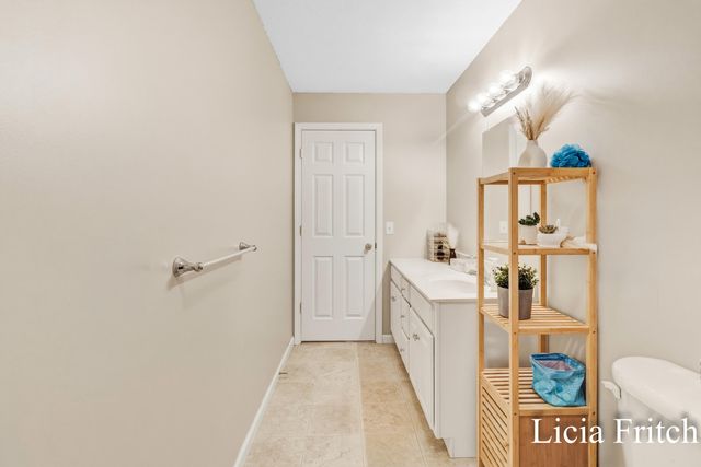 1527 W Addison Way, Laketon Twp, MI 49445
