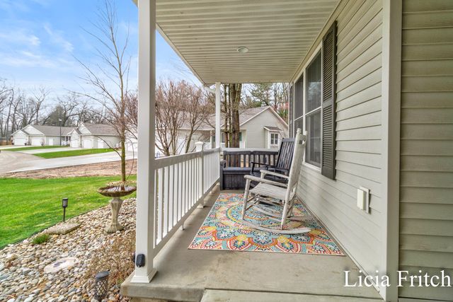 1527 W Addison Way, Laketon Twp, MI 49445