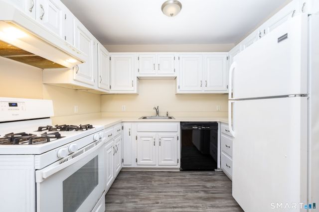 411 Bennetts Farm Road, Ridgefield, CT 06877