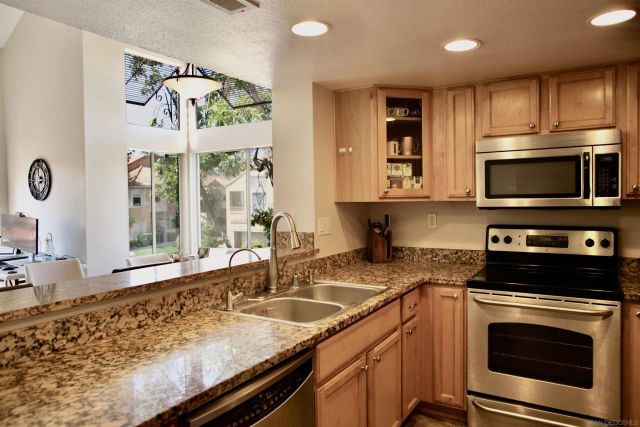 15283 Maturin Dr 71, San Diego, CA 92127