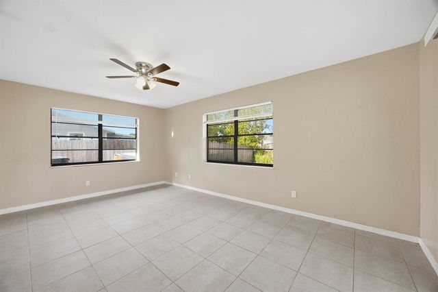 569 SE Fallon Drive, Port St Lucie, FL 34983