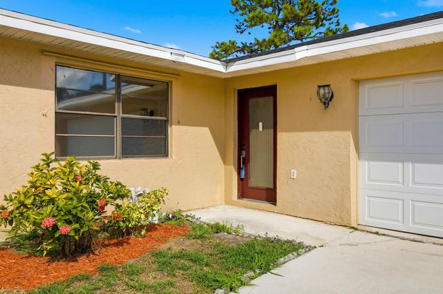 569 SE Fallon Drive, Port St Lucie, FL 34983