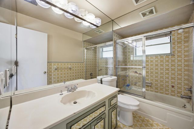 569 SE Fallon Drive, Port St Lucie, FL 34983