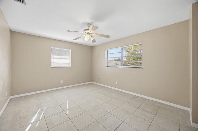 569 SE Fallon Drive, Port St Lucie, FL 34983