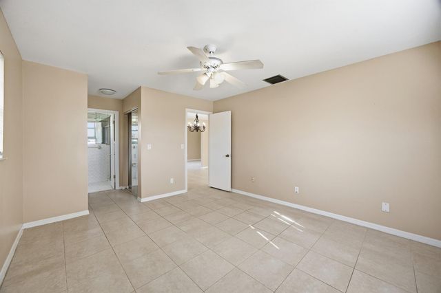 569 SE Fallon Drive, Port St Lucie, FL 34983