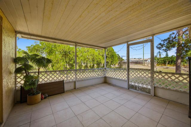 569 SE Fallon Drive, Port St Lucie, FL 34983