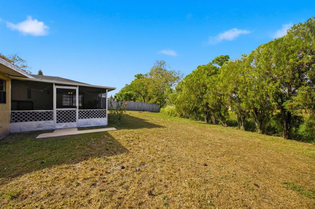 569 SE Fallon Drive, Port St Lucie, FL 34983