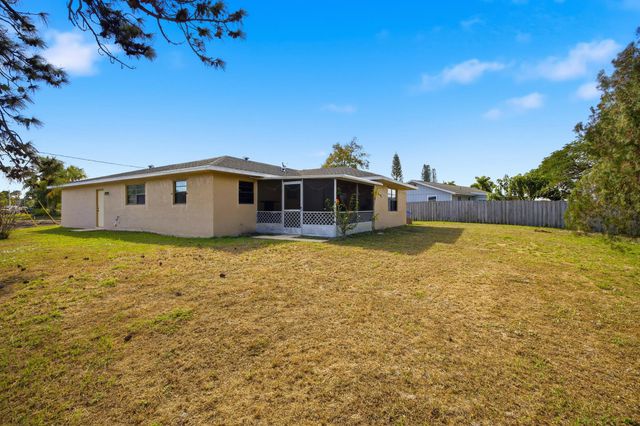 569 SE Fallon Drive, Port St Lucie, FL 34983