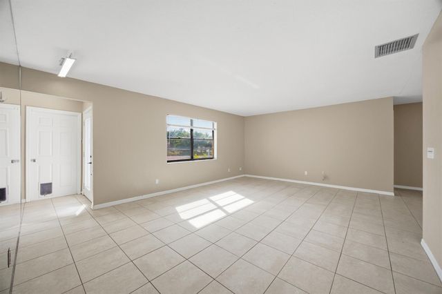 569 SE Fallon Drive, Port St Lucie, FL 34983