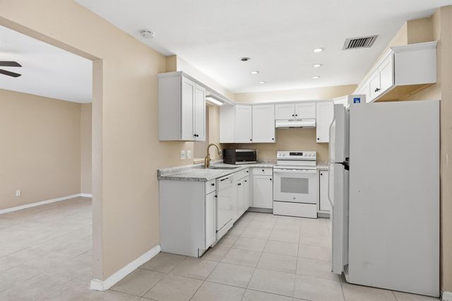 569 SE Fallon Drive, Port St Lucie, FL 34983