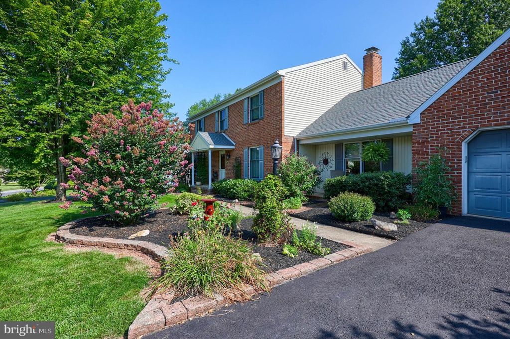 1300 GARRISON DR, York, PA 17404