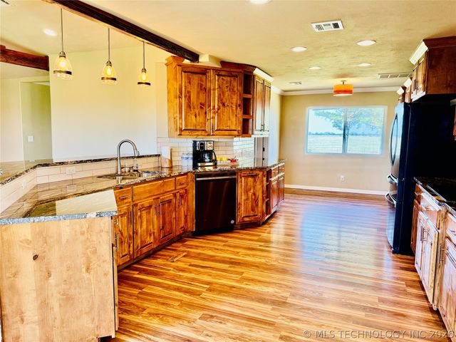 422502 E 1100 Road, Checotah, OK 74426