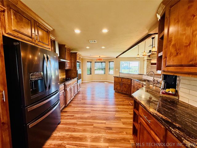 422502 E 1100 Road, Checotah, OK 74426