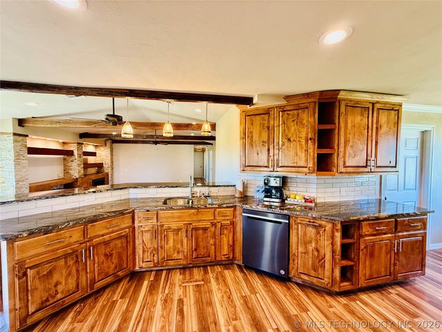 422502 E 1100 Road, Checotah, OK 74426