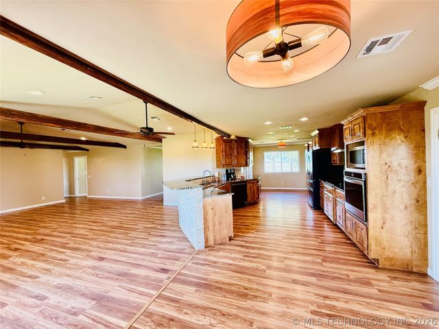 422502 E 1100 Road, Checotah, OK 74426