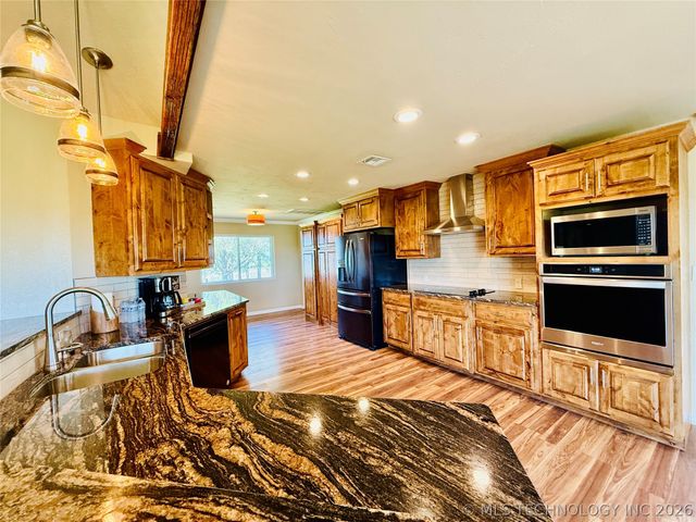 422502 E 1100 Road, Checotah, OK 74426