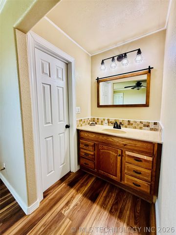 422502 E 1100 Road, Checotah, OK 74426