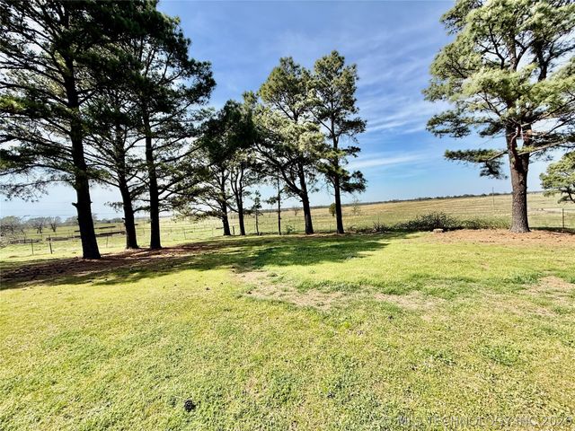422502 E 1100 Road, Checotah, OK 74426