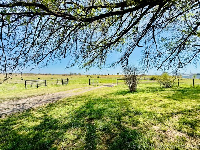 422502 E 1100 Road, Checotah, OK 74426