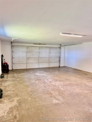 422502 E 1100 Road, Checotah, OK 74426