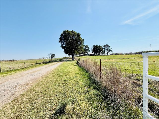 422502 E 1100 Road, Checotah, OK 74426