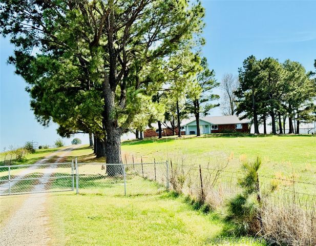 422502 E 1100 Road, Checotah, OK 74426
