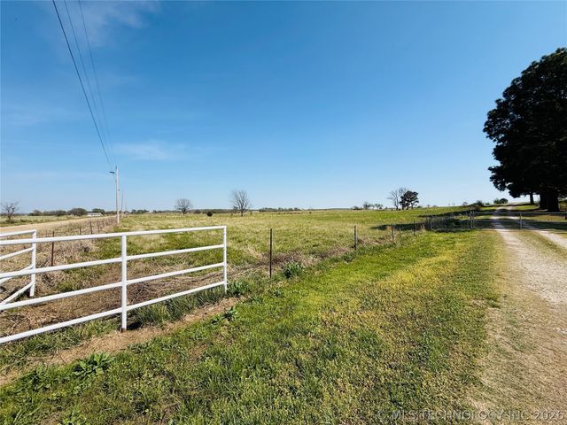 422502 E 1100 Road, Checotah, OK 74426