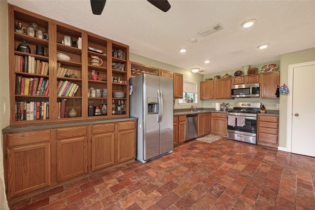 13739 Kensington Place, Houston, TX 77034