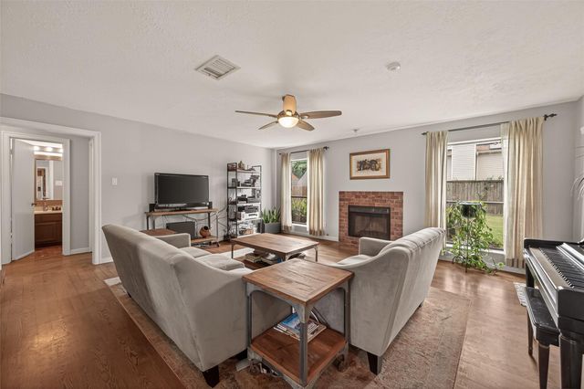 13739 Kensington Place, Houston, TX 77034