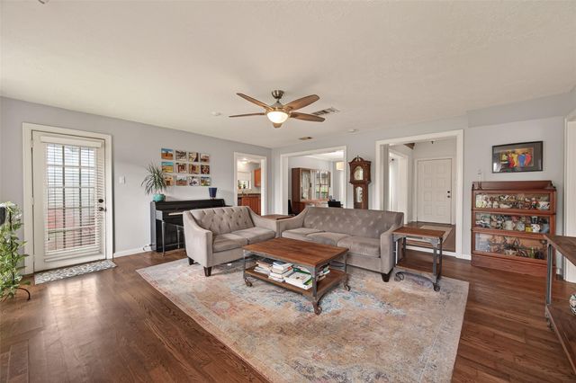 13739 Kensington Place, Houston, TX 77034