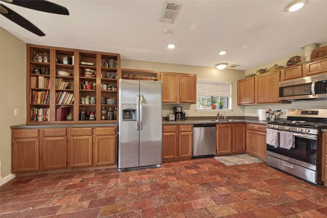 13739 Kensington Place, Houston, TX 77034