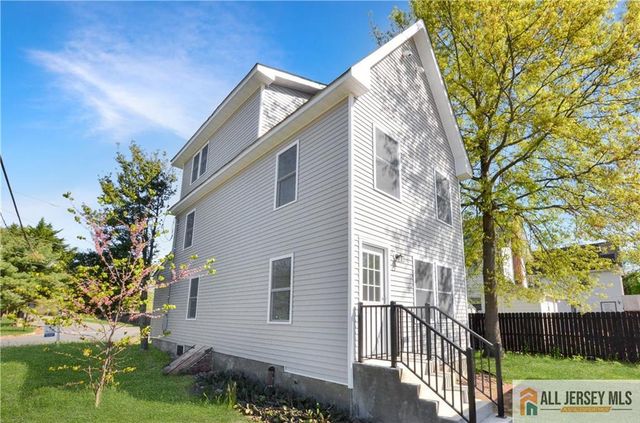 24 John Street, Helmetta, NJ 08828