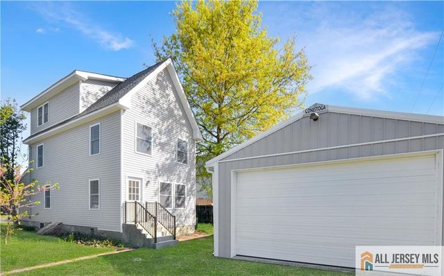 24 John Street, Helmetta, NJ 08828