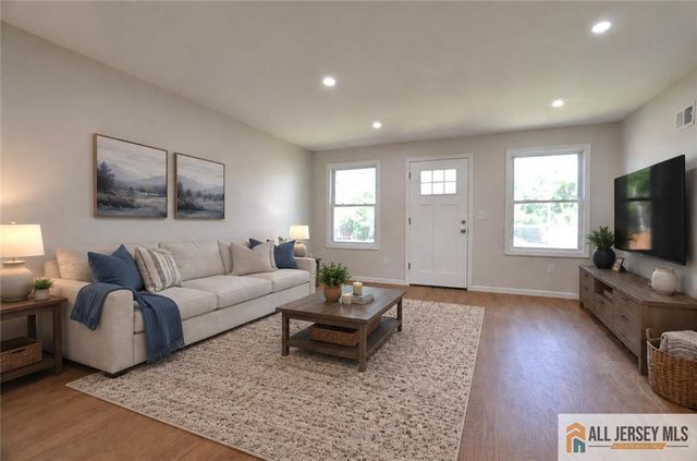 24 John Street, Helmetta, NJ 08828
