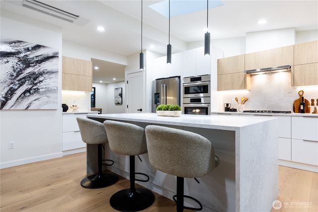 15621 SE 24th Street, Bellevue, WA 98008