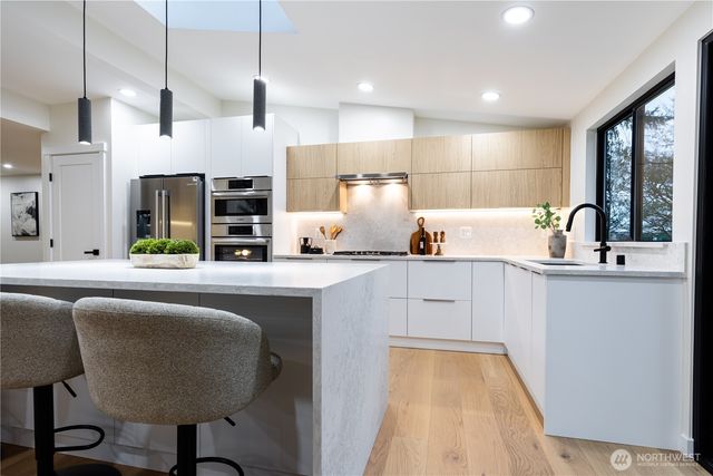 15621 SE 24th Street, Bellevue, WA 98008